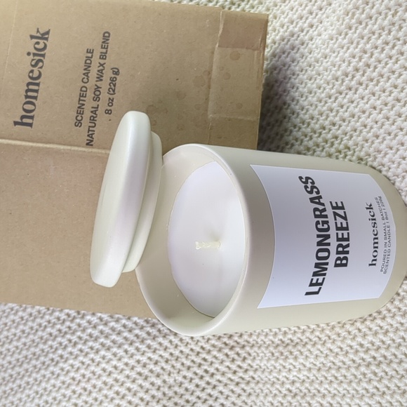 Homesick Other - Homesick Candle in Lemongrass Breeze, 226g/8.0oz